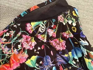 Lululemon athletic shorts hotty hot style in flowerscape pattern size 6 thumbnail 4