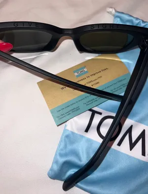 Sunglasses thumbnail 3