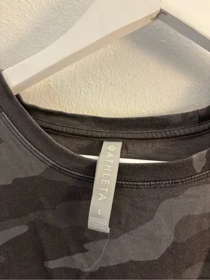 Athleta Charcoal Camo Crewneck Sweatshirt Size Large thumbnail 3