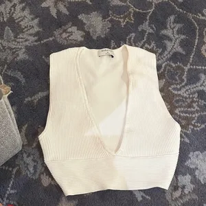 Aritzia Babaton top thumbnail 2