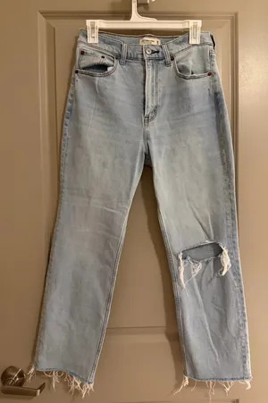 Abercrombie Jeans Ultra High-Rise Ankle Straight thumbnail 1