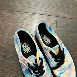 Vans Women’s 6 Tie Dye Platform Laceup Sneakers Shoes thumbnail 3