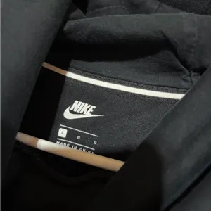 Nike sweatshirt thumbnail 2