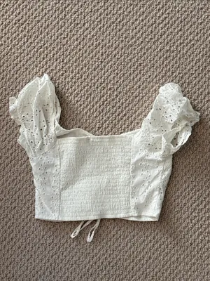Hollister Size Extra Small XS Women's White Eyelet Puff-Sleeve Crop Top thumbnail 5