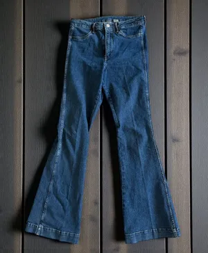H&M Women's Medium Wash Flare Jeans Size US 8 thumbnail 1