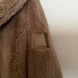 Alo Yoga Faux Fur Foxy Jacket Toasted Almond S thumbnail 8