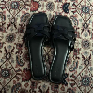 Universal Threads Black Sandals- Size 11 thumbnail 3