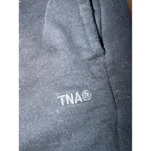 TNA Aritzia‎ Cozy Fleece Mega Fit Cargo Sweatpants Black Small High Rise Baggy thumbnail 4
