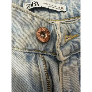 Zara Womens Light Wash High Waisted Wide Leg baggy Raw Hem Denim Jeans Size 6 thumbnail 8