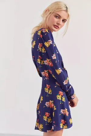 Kimchi Blue Maddie Plunging Tie-Front Romper Size 0 thumbnail 4