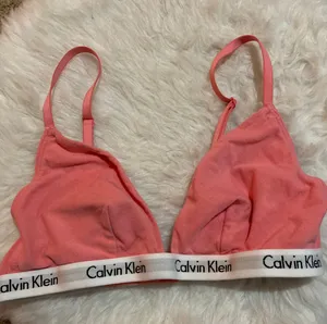 Calvin Klein Triangle Sports Bra thumbnail 1