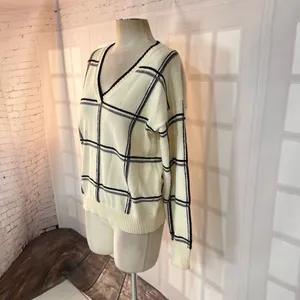 Moth Anthropologie Black White Windowpane Plaid V-Neck Sweater Size Medium thumbnail 6