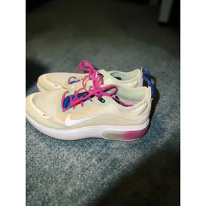 Nike Air Max Dia Women Running Shoes Pale Ivory Magic Flamingo CI3898-200 Size 6 thumbnail 2