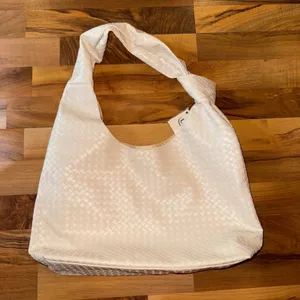 Ulta Beauty Handbag cream Woven Hobo Bag Knot Handle Purse‎ NWT boho preppy thumbnail 1
