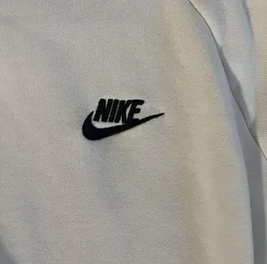 White Nike Hoodie Women’s thumbnail 2