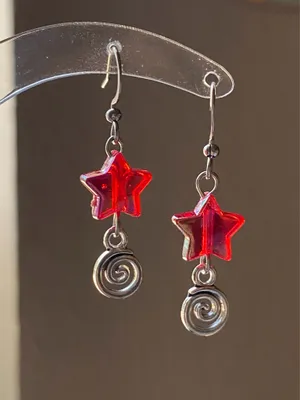 Handmade star & swirl dangle earrings⭐️❤️ thumbnail 5