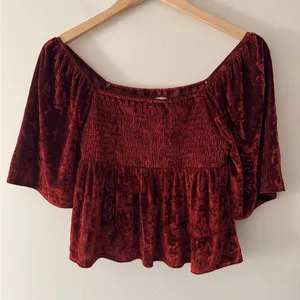 American Eagle Red Velvet Cropped‎ Smocked Blouse Flare Sleeves thumbnail 1