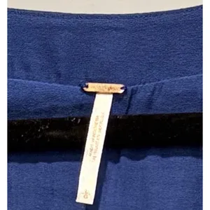Free People $68 Darcy V-Neck Hi-Low Sleeveless Blouse Top Blue Cobalt L thumbnail 5