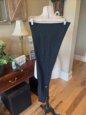 Lululemon Black Multi Pocket Athletic Leggings thumbnail 5
