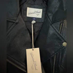 Universal Threads Faux‎ Leather motorcycle Jacket size S thumbnail 3