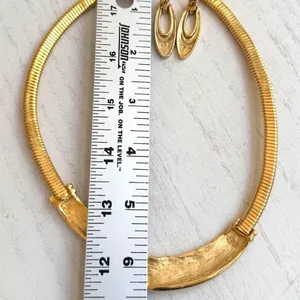 Vintage 1980s Gold Tone Omega Necklace & Matching Earrings Set thumbnail 6