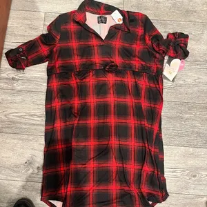Motherhood Maternity NWT Maternity Fashion Womens XL Flannel Dress 3/4 Sleeve Red & Black Plaid VNeck thumbnail 1