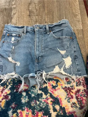 Abercrombie the mom High-Rise Distressed Denim Shorts - Blue thumbnail 5