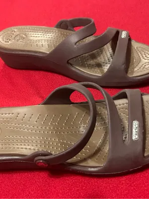 CROCS Women’s Brown T-Strap Wedge Sandals W 7 thumbnail 3