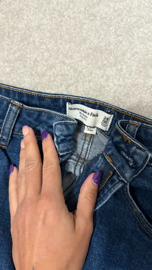 Abercrombie High-Rise Curve Love thumbnail 2