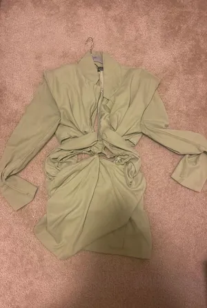 Pretty Little Thing DRESS thumbnail 2