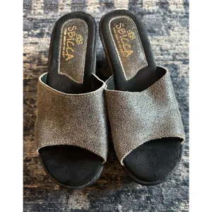 SBICCA Wedge Sandals Metallic Silver Gray/Black Sole Women's 8M Handmade In USA thumbnail 3