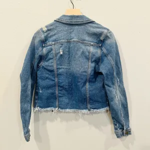 Just USA Boutique Women Distressed Blue Staircase Hem Jean Jacket Button Up-Med thumbnail 3