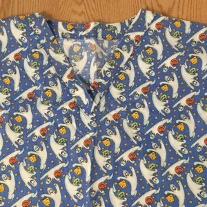 Halloween Print Scrub Top 2 Pockets Skulls Ghosts & Pumpkins Size XL thumbnail 5