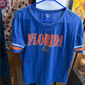 NWOT- Women’s Florida Gators Short sleeve Shirt Size XL thumbnail 1