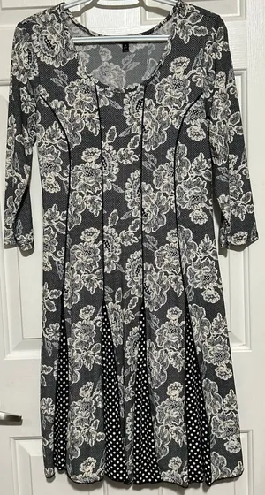 Sami & Jo‎ Women's Lace Embroidered Black Cream 3/4 Sleeve Dress Size M thumbnail 1