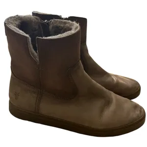 Frye Women's Gemma Short Shearling Winter Boots thumbnail 4
