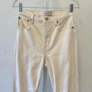 Abercrombie & Fitch Petite Ultra High Rise Ankle Straight Jeans Stretch Cream‎ thumbnail 4