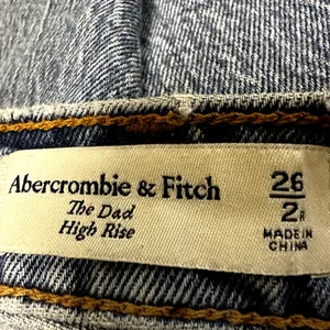 Abercrombie & Fitch The Dad High Rise Jeans Straight Leg Light Wash Blue 26 thumbnail 3