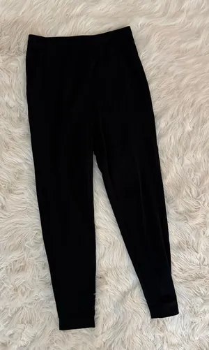 Uniqlo Black Jogger Pants thumbnail 1