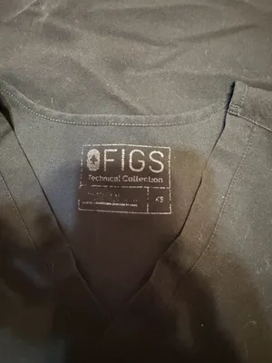 Women’s FIGS Scrub Top thumbnail 4