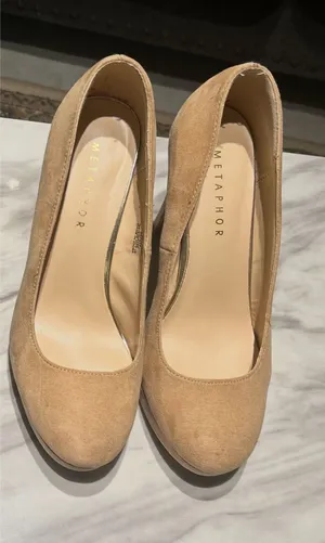 Tacones Tan Size 7.5 thumbnail 1