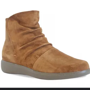 MUNRO | Women's‎ Scout Brown Suede Ruched Ankle Boots thumbnail 1