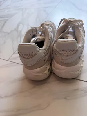 Nike Air Shoes. White size 8.5 thumbnail 7