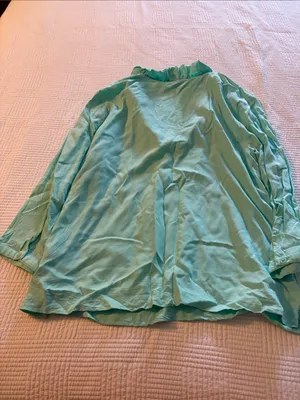 crown & ivy Mint Green Ruffle V-Neck Tunic thumbnail 6