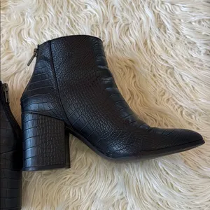 Steve Madden Julianne Black Crocodile Boots thumbnail 8