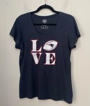 47 New England Patriots LOVE Scoopneck Tee Shirt NFL Football Women’s Size M thumbnail 1