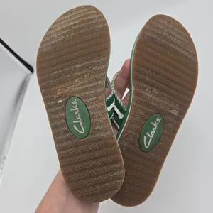 Clarks Sandals Womens 5 M Flo Cherrymore Slip On Thong Flip Flops Green White thumbnail 6