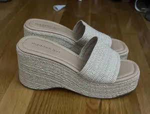 Madden Girl Platform Sandals thumbnail 2
