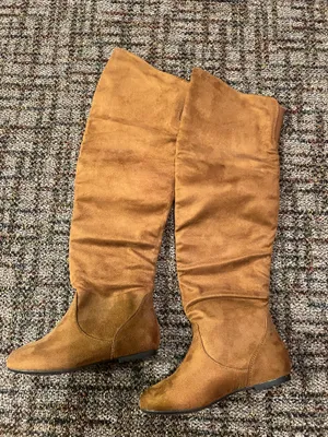 Amazon Tan knee-high suede boots #kneehighboots thumbnail 1