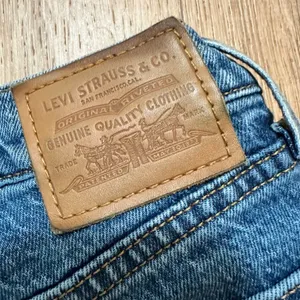 Levi's | Premium Blue Medium Wash Button‎ Fly Wedgie Straight Jeans, Size 25 thumbnail 5